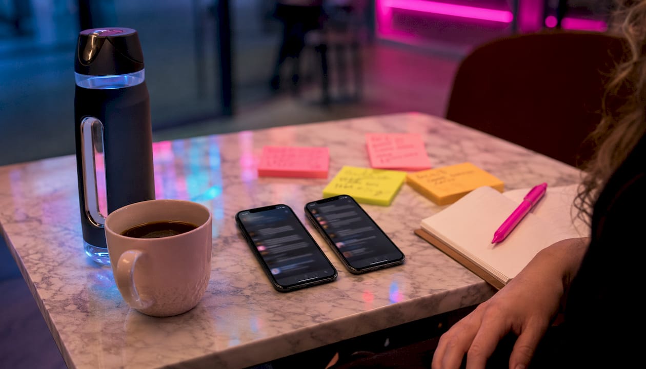Desk with notes comparing AI chatbots apps